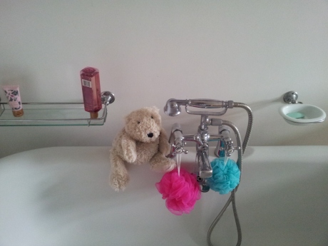 Malcolm the polar bear hates baths